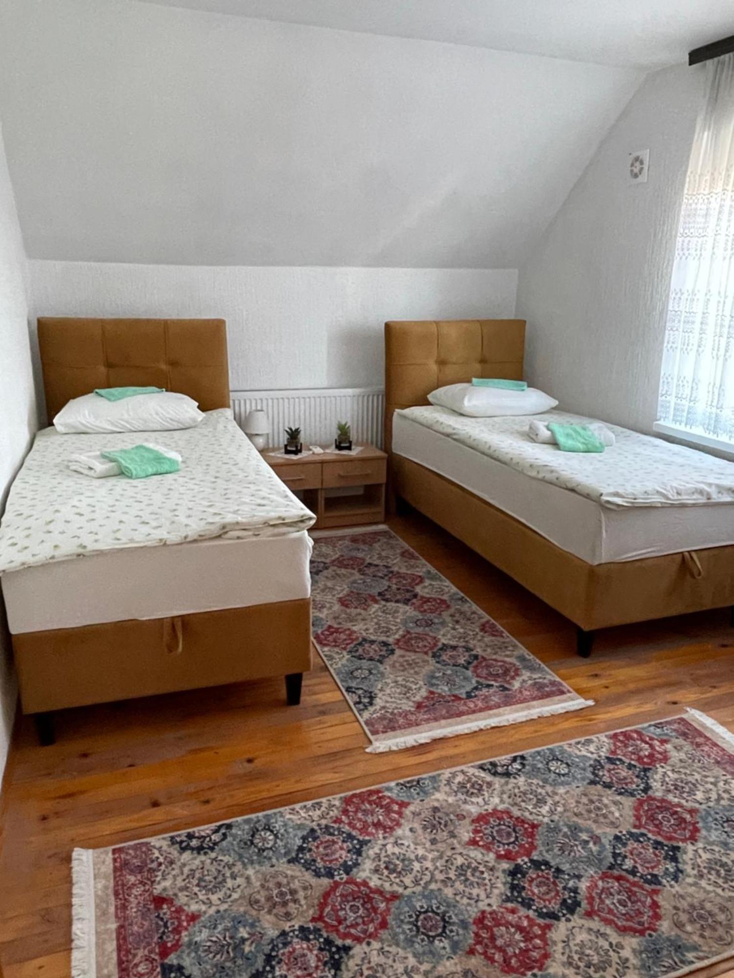 Appartement Lara - 12 eur po osobi à Gradacac Extérieur photo
